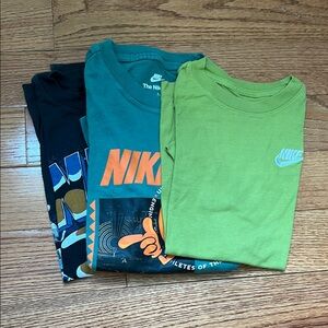 3 Nike Greens and black Short Sleeve Tees
